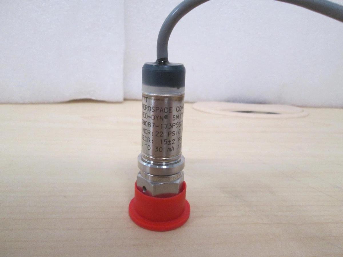 Used ITT Aerospace Controls 98087-17395s70 NEO-DYN Pressure Switch, 1/4" Female VCR