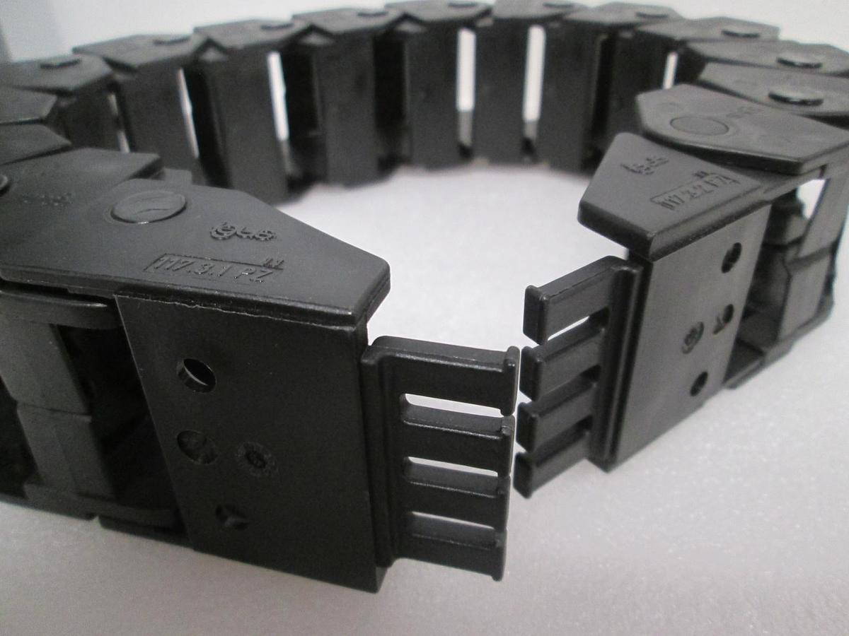 Used Igus, E16.3.060 (14 Pieces), 117.3.1PZ (2 Pieces) Energy Chain System, Used
