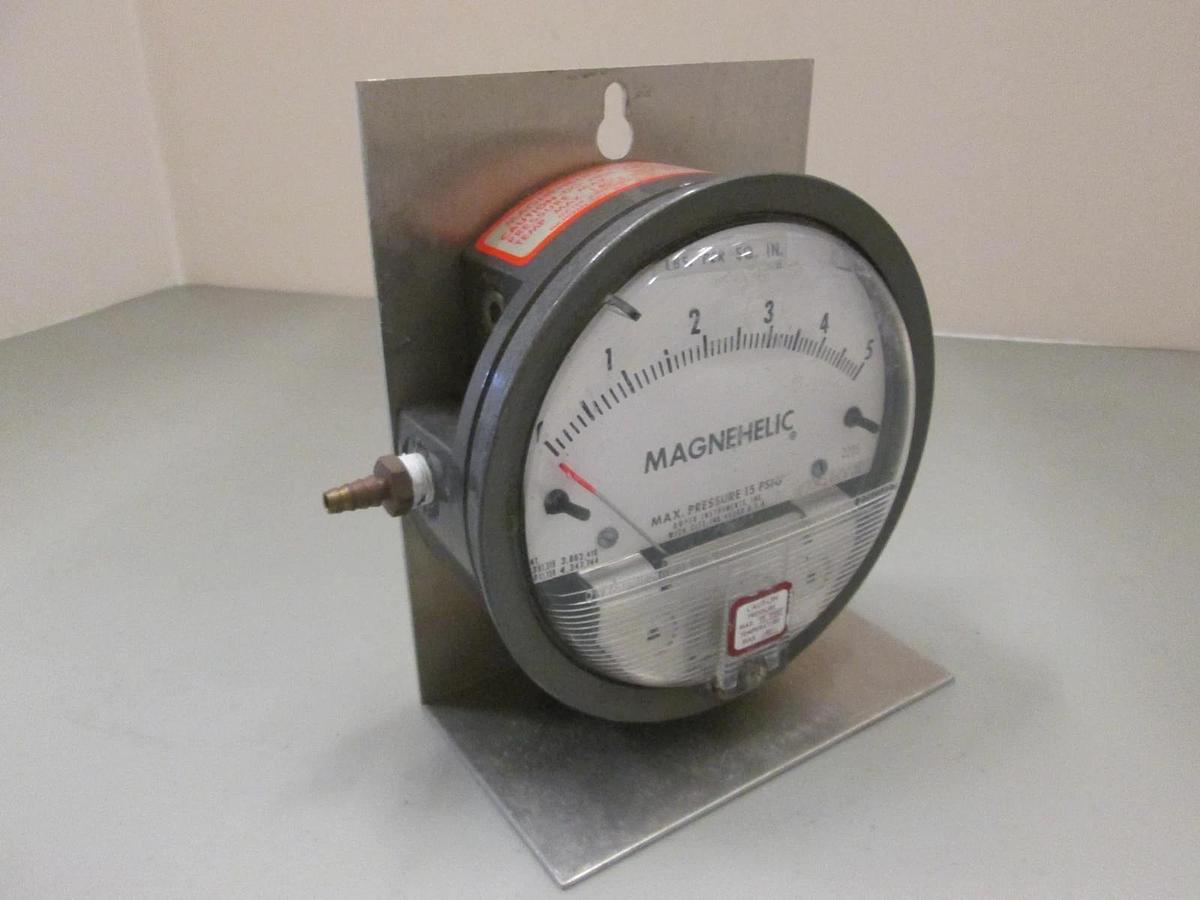 Used Dwyer, Magnehelic Pressure Gauge 0-5", 2205, Used