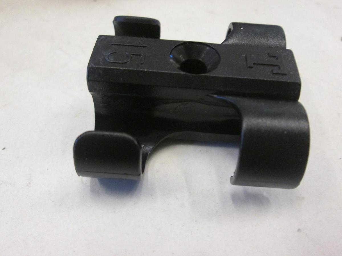 Used RYAN HERCO, 0960-015, TUBE HOLDER, 5/8" plastic T-Clip, New Lot of 117
