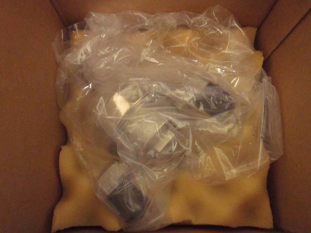 Veriflo HFR930SZ0065 High Flow Regulator, 3 Port, VCO Fittings, NEW