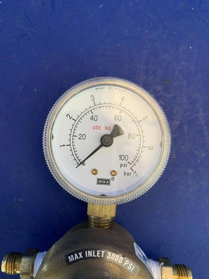 Used Parker Veriflo IR4B-100-GSD Brass Regulator w/ Gauge, 4 Port, Used