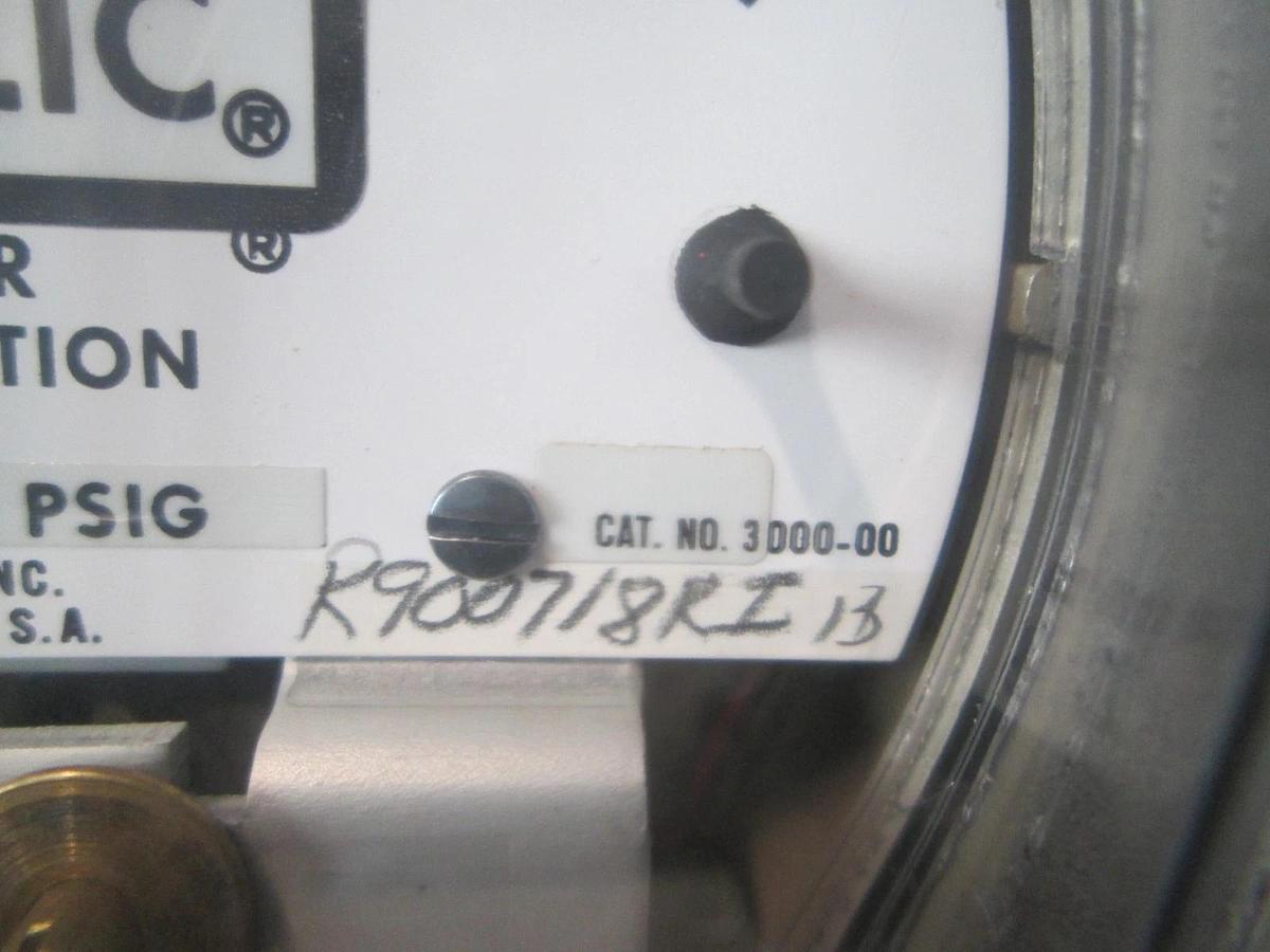 Used Dwyer, Photohelic, CAT. 3000-00, 0-0.25" of Water, Gauge, New