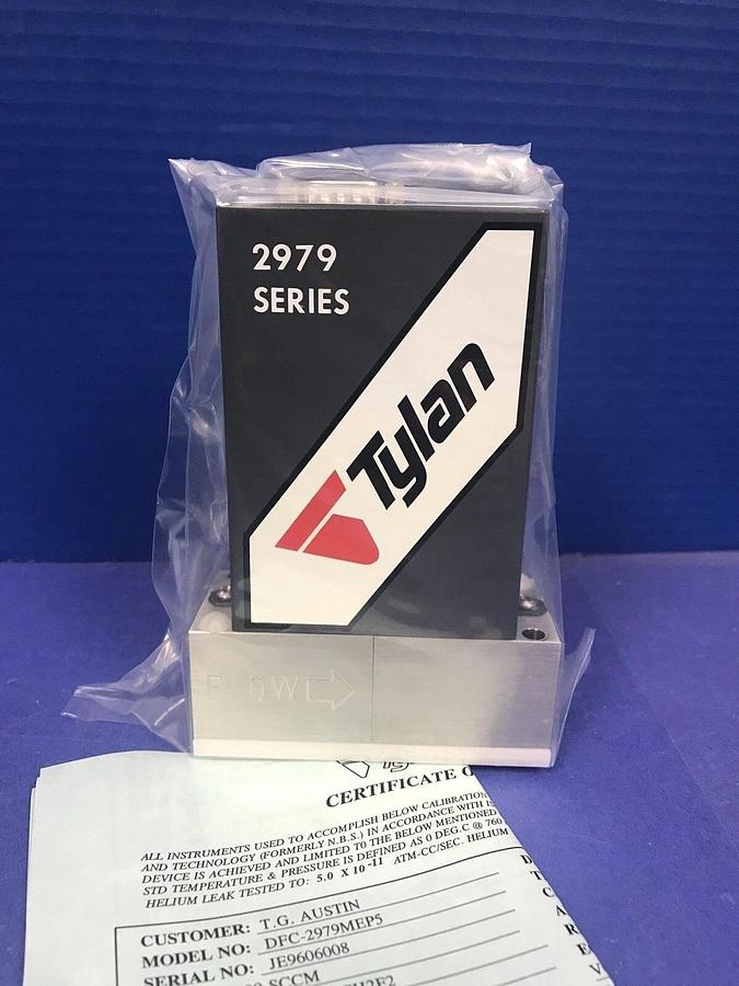 Used Tylan 2979 MFC Mass Flow Controller CH2F2, 100 SCCM, Block Mount, Refrb