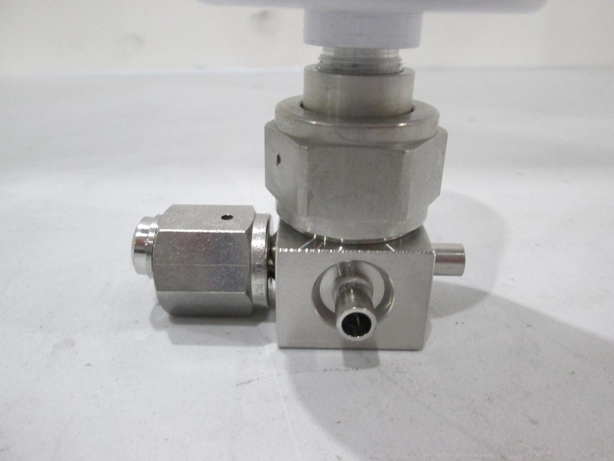 Used Nupro, 6LV-HDB111P-C, 3 Way High Pressure Valve, Butt End Weld/ FVCR, Used