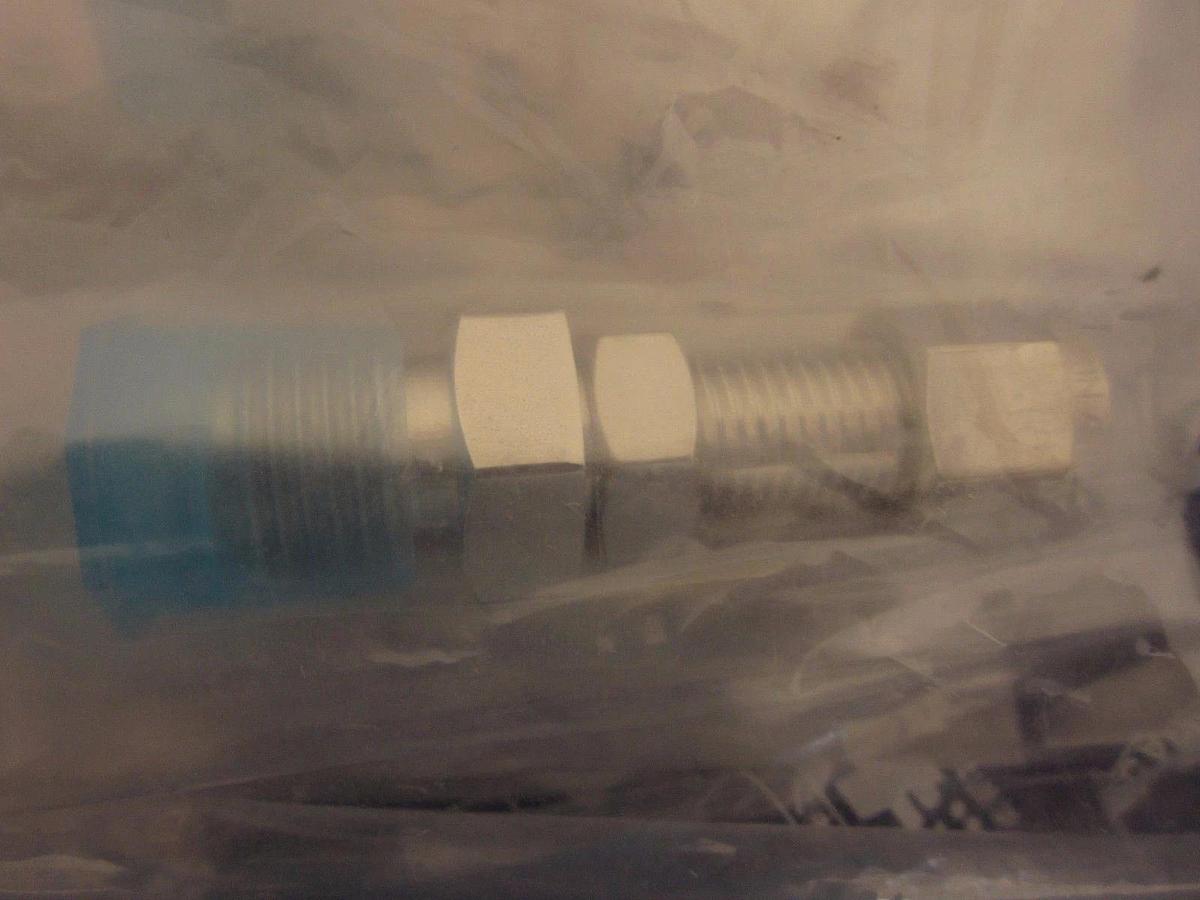 Used FUJIKIN UJR-FP-F6.35X6.35-UP Finelok Bulkhead Union Fitting, 1/4" - Lot of 4