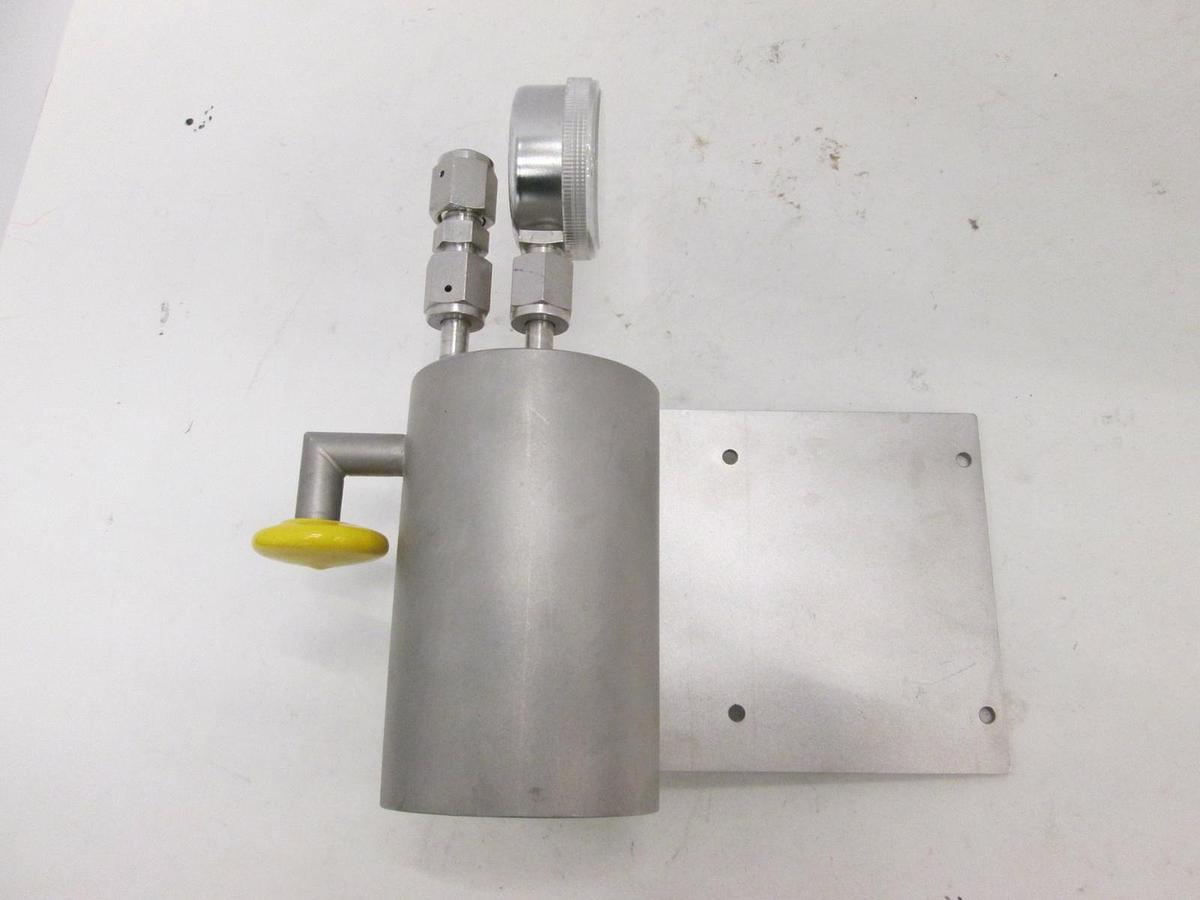 Used Vacuum SST Reservoir w/ 2 1/4 FVRR NW 16/25 Fitting, Used