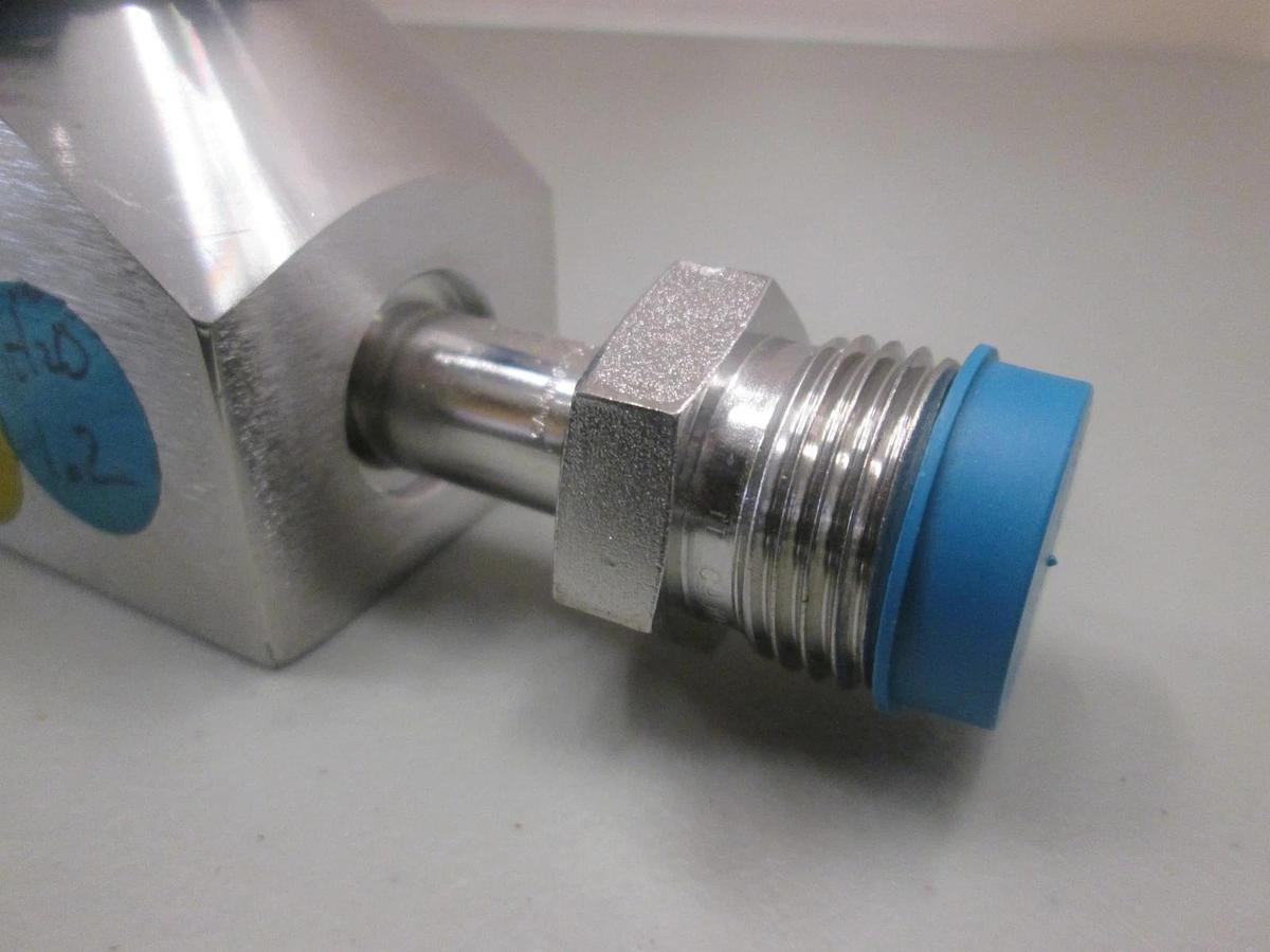 Used Veriflo, 935VCR8MTS8P1VCRMK, 3 Way High Flow Valve, High Purity, Used