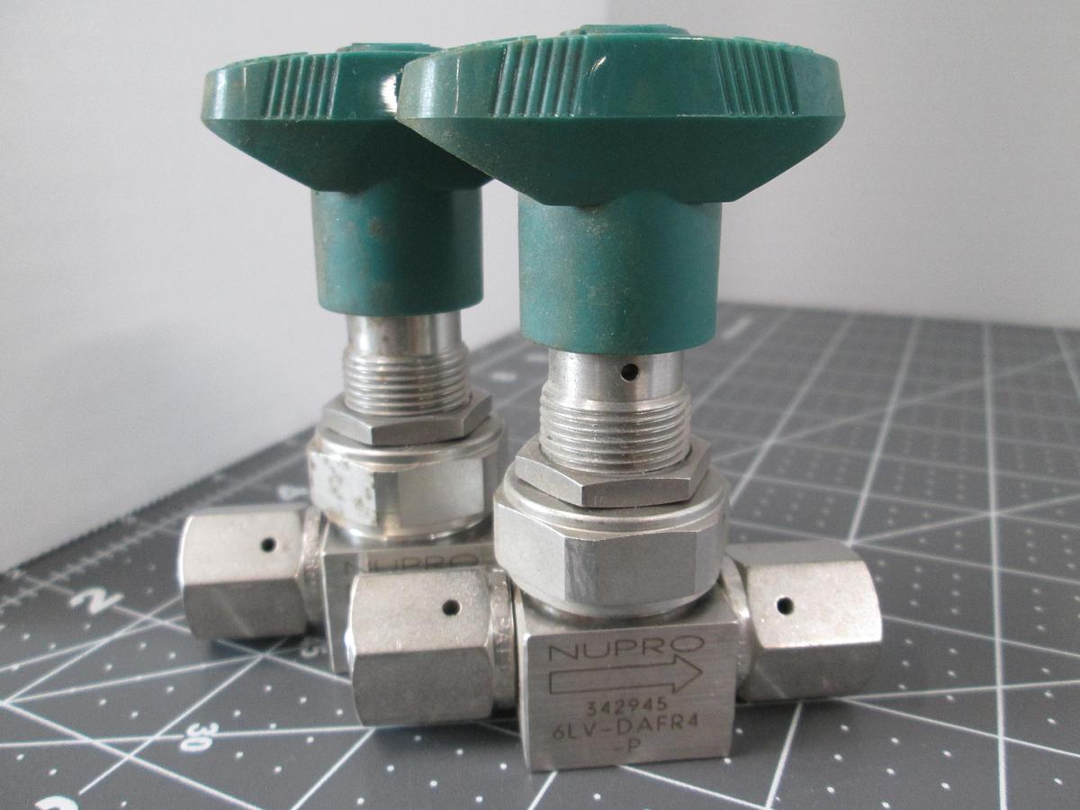 Used NUPRO, 6LV-DAFR4, 1/4 Turn Pneumatic Valve 1/4" FVCR Semiconductor lot of 2