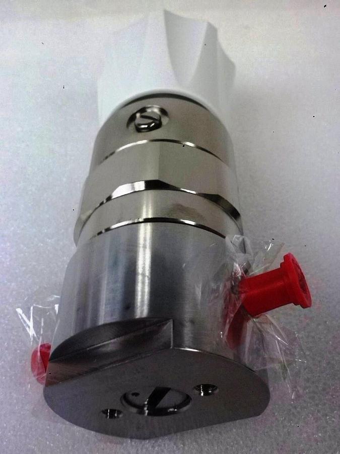Tescom 74-2460K9420-018 1/4" stub Ultra High Purity Positive Seal Regulator, NIB