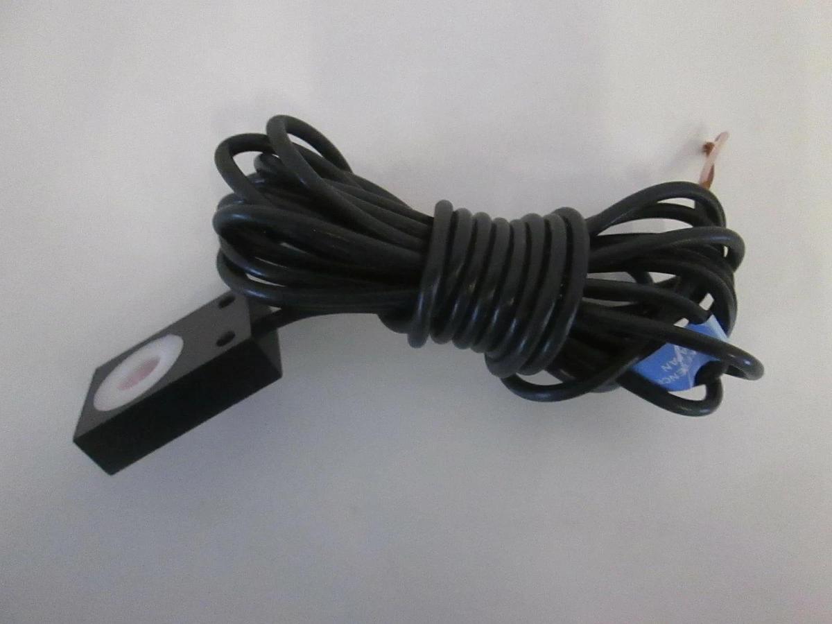 Used Keyence, TH-310, Proximity Sensor, Used