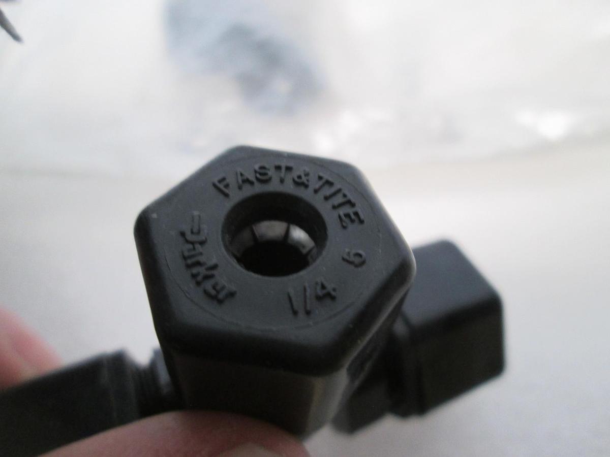 Parker, Fast & Tite, 1/4", Black, Tee Union, Fitting, 206-422, New, Lot of 2