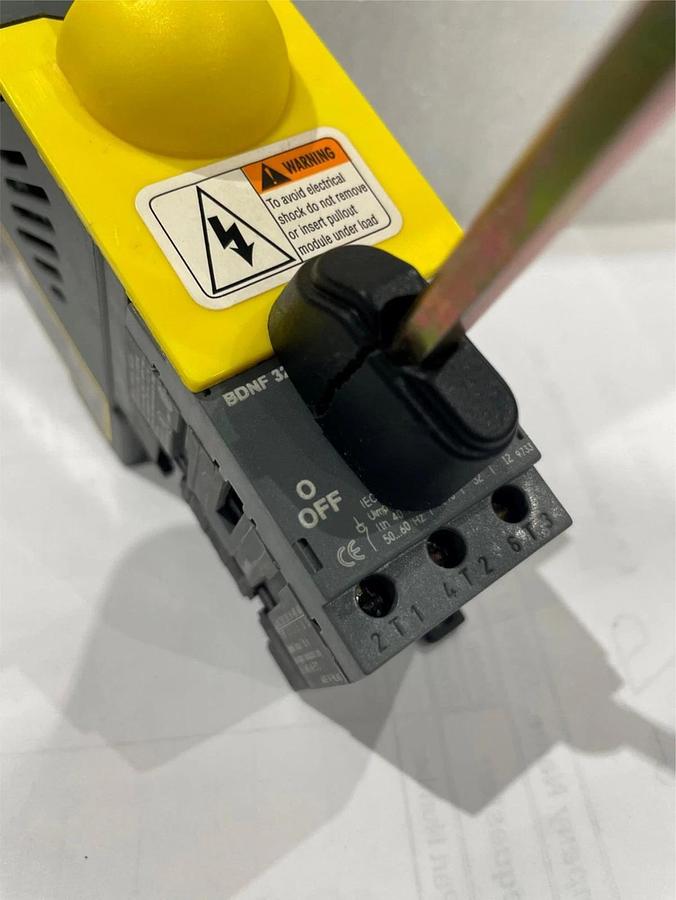 Bussmann, OPM-1038SW Optima Fuse Block 30A 600V, used