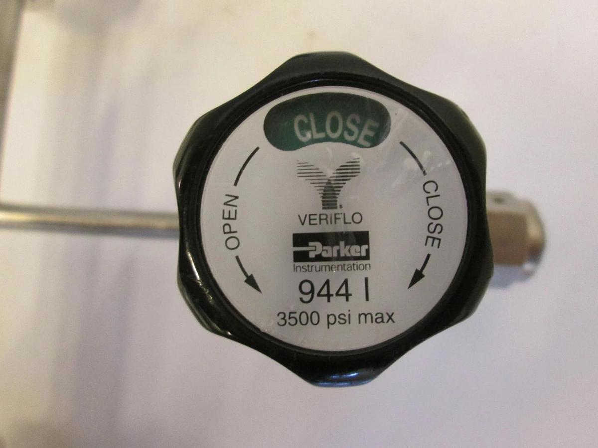 Refurbished Valve Gas Stick Assy w/ (2) 935 Veriflo Valves and (1) Parker 944I Valve