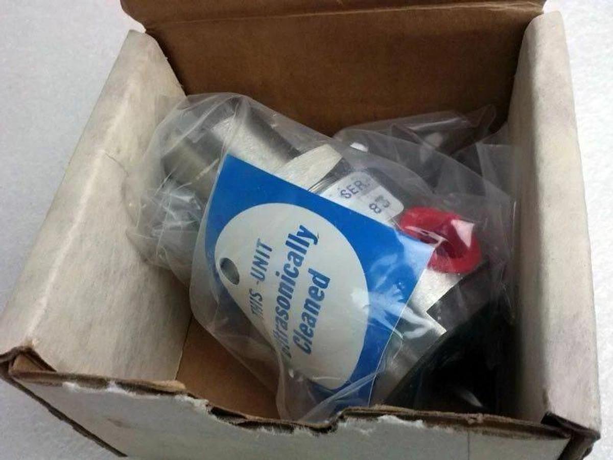 Veriflo Mini Regulator F10S250, 2 Ports , 1/4" NPT, NIB
