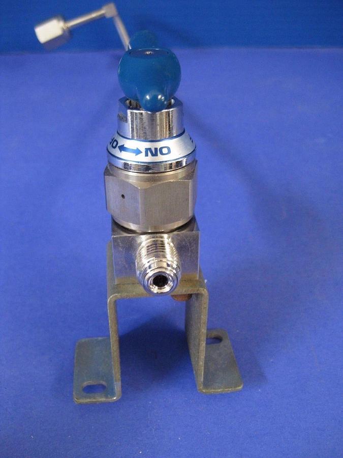 Used Ewal Titan II Valve Assembly 1/4 Turn Knob, 1/4 VCR Fittings, Used