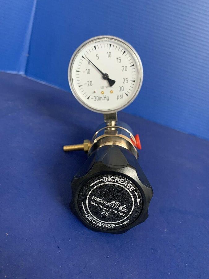 Air Products E11-N141A Pressure Regulator, 25psig with Gauge, unUsed