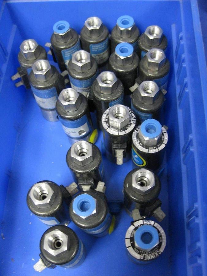 Used Honeywell Skinner B11RX5DN Valve, 1/8' Pipe, 200 psi, Lot of 25 Used
