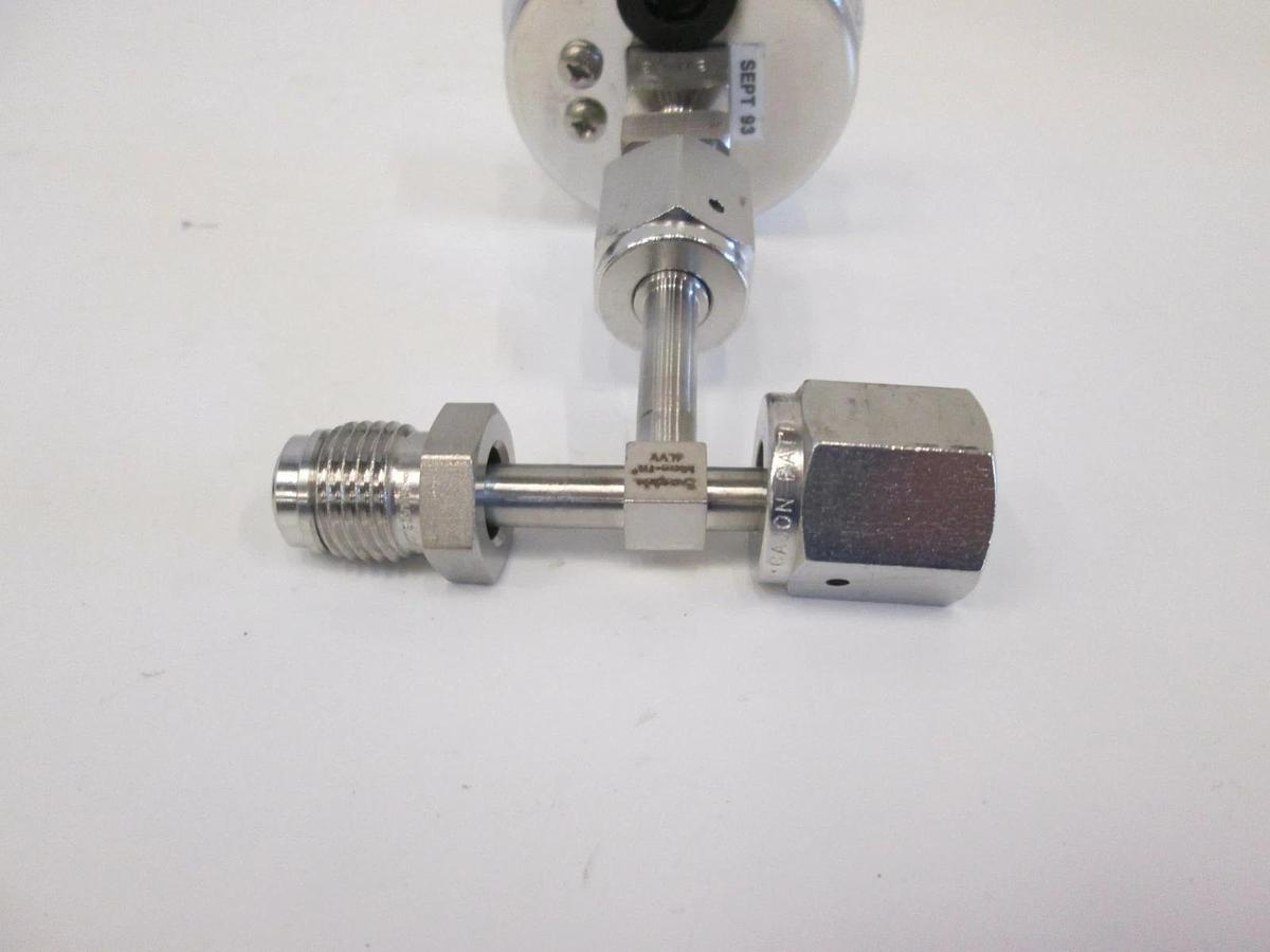 Used Span Pressure Gauge 0-100 psi, 1/4" FVCR, 1/4" MVCR Used