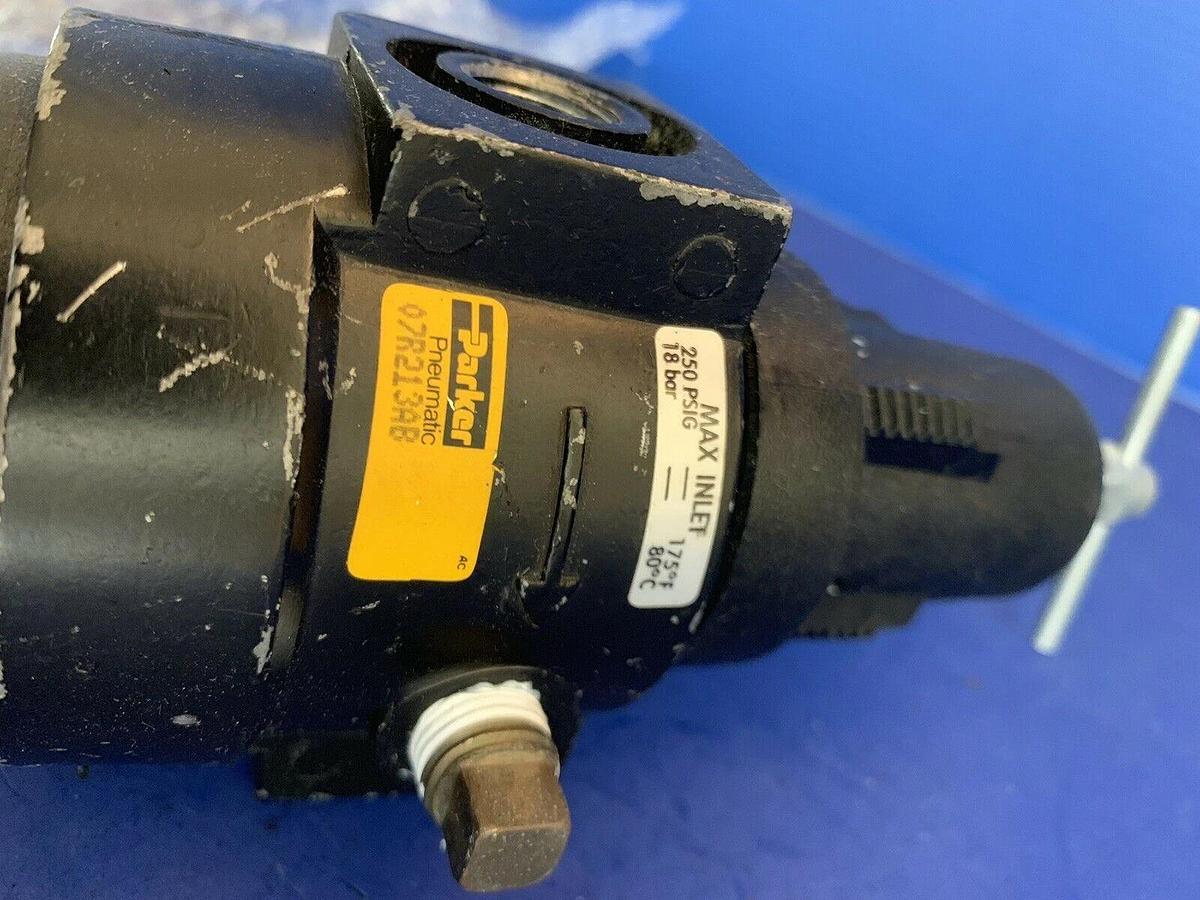 Used Parker 07R213AB Regulator, 250 PSI, Used