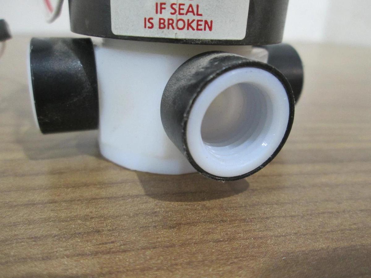 Used Furon, DVX3-144D2, 3-Way Solenoid Valve, 100 PSIG, 24VDC, Used