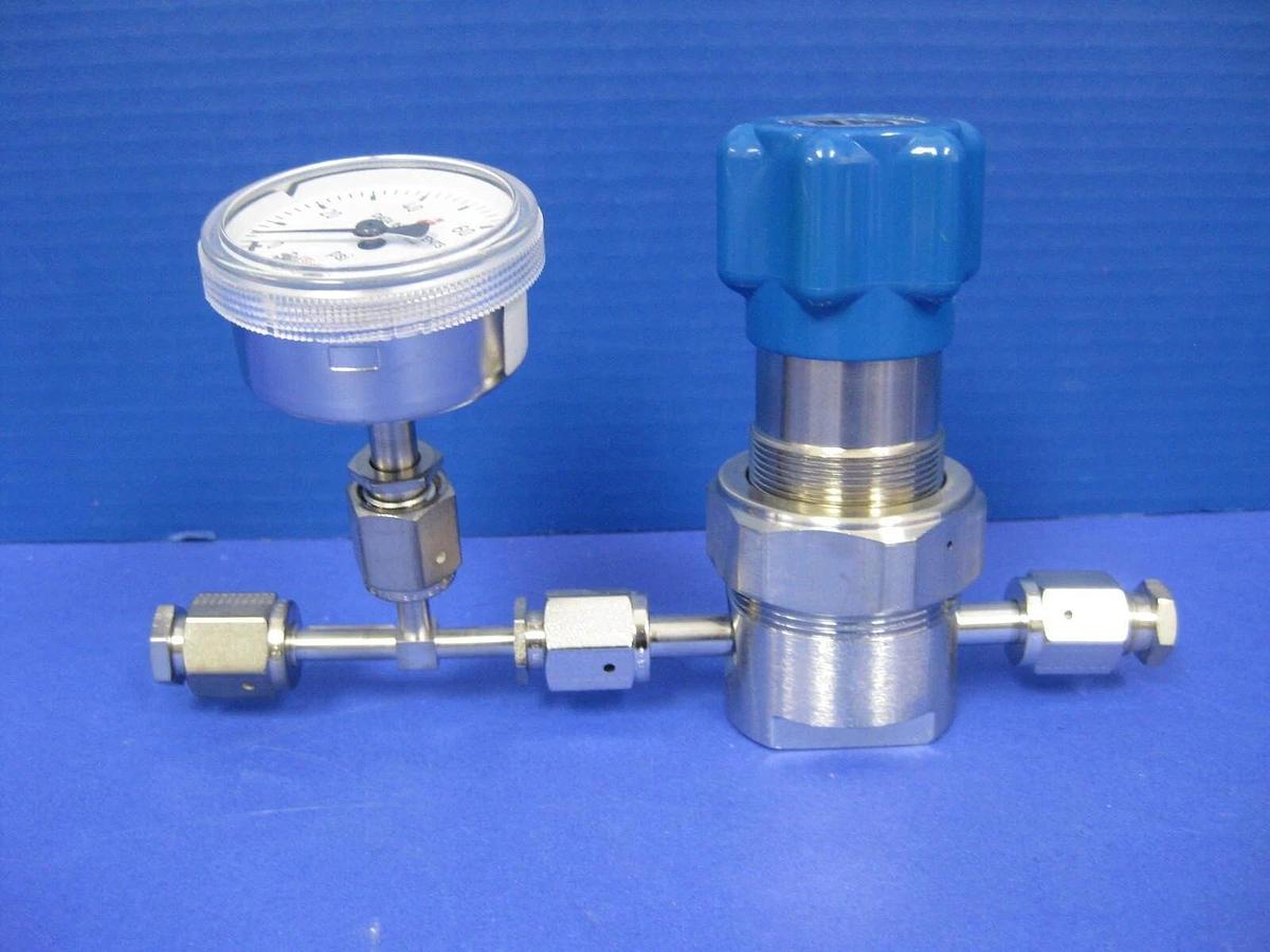 Used Veriflo SQ130E1002PFSFF UHP Point-Of-Use Pressure Regulator Assy w/ Gauge, Used