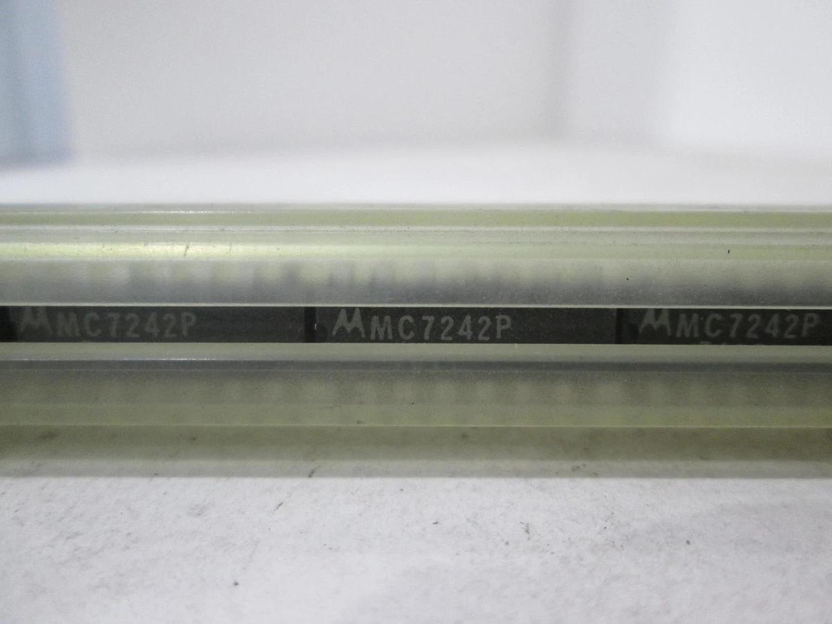 Motorola, MC7242P, Integrated Circuit, New, Lot of 25