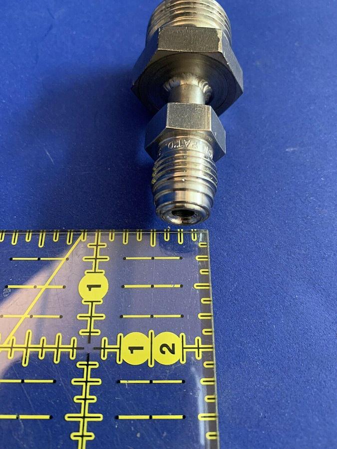 Used Swagelok Reducing Connector, 1/2" MVCO (3/8" Tube) x 1/4" MVCR, Used