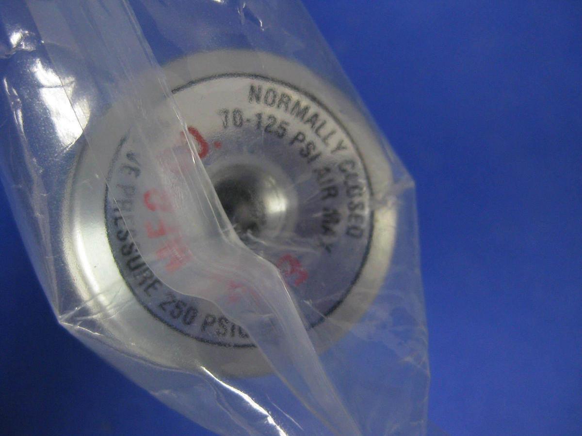 Parker Ewal SS Diaphragm Valve 3- Ports, 1/4" Tube Stub, NC, New