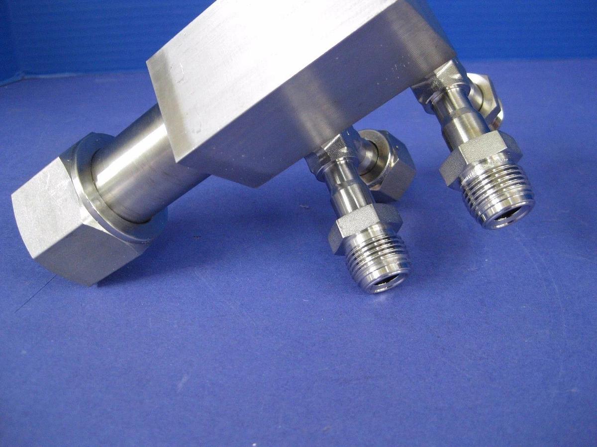 Stainless Steel Manifold w/ Swagelok VCR Fittings, 1" FVCR x 1/2" VCR, New