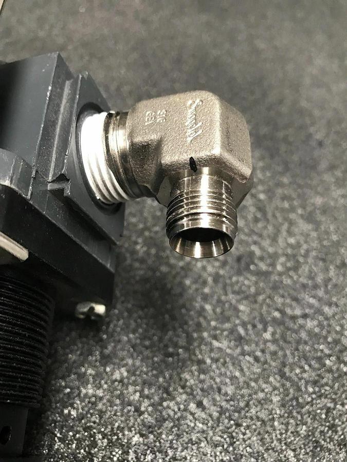 Used Arrow Pneumatics R354 Pressure Regulator, 1/4" x 1/2" Swagelok Fittings