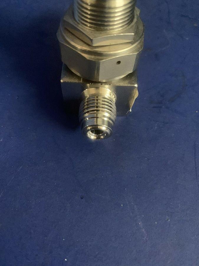 Used Nupro 6LV-DAVR4-PX Manual Valve w/ Green Handle, 1/4" MVCR/MVCR, Used