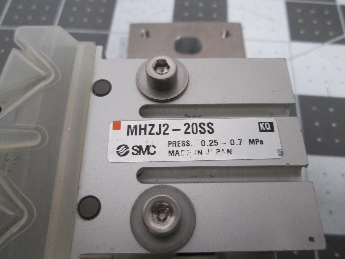 Used SMC MHZJ2-20SS Parallel Pneumatic Air Gripper With Dust Cover & Bracket