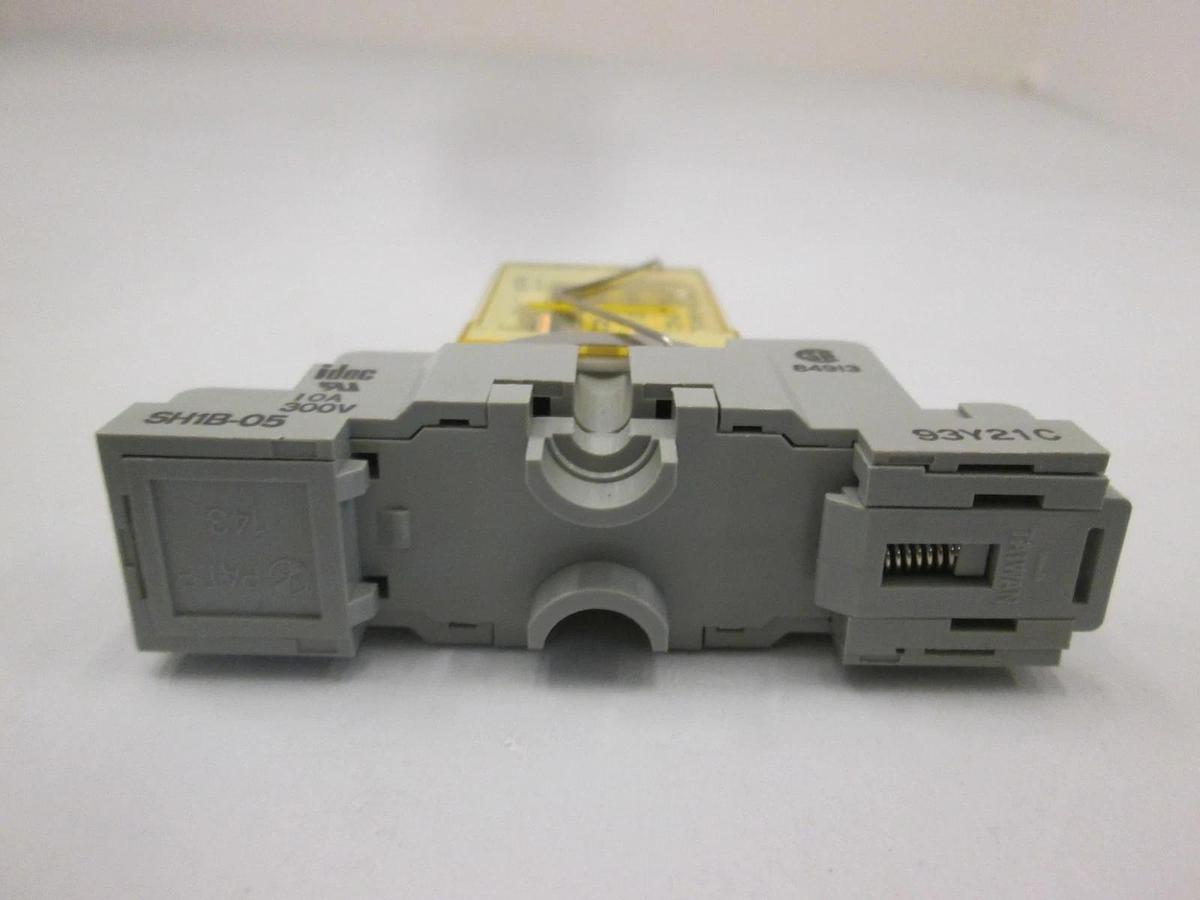 Used IDEC, RHIB-U Relay w/ SH1B-05 Relay Socket, Used