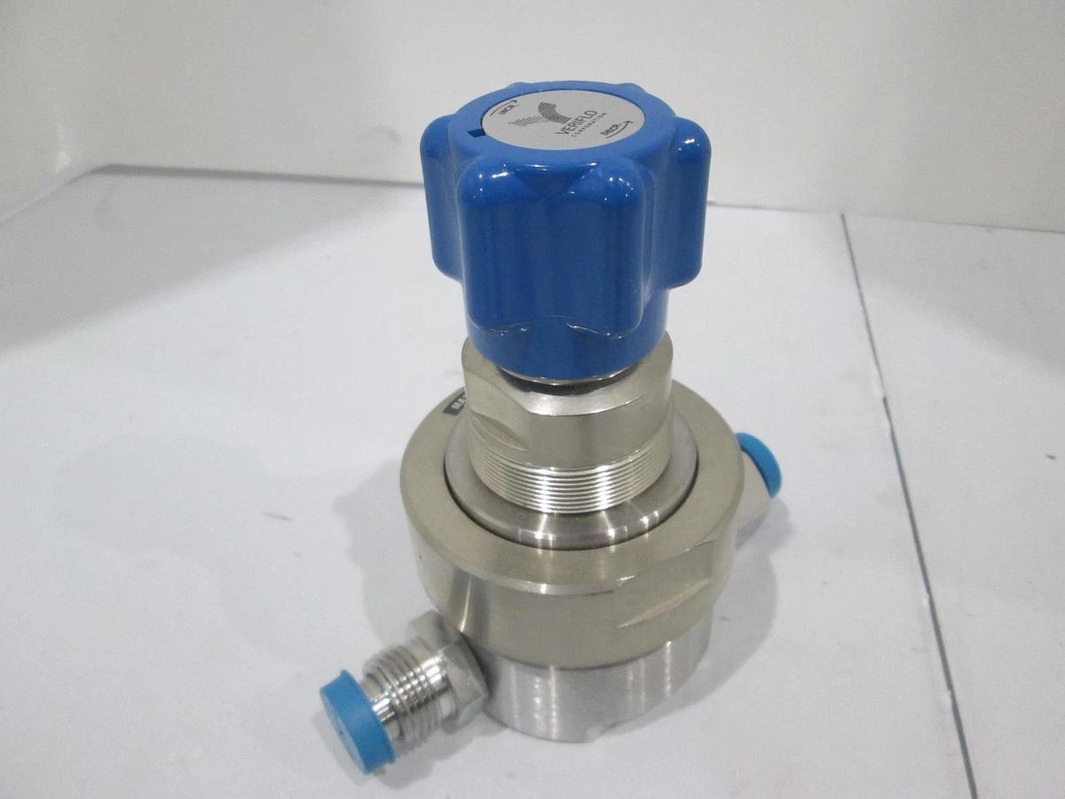 Used Veriflo, Gas Regulator SQ420E502PFS8FM, 1/2" MVCR and FVCR Connectors, Used