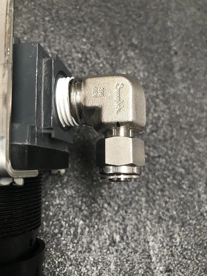 Used Arrow Pneumatics R354 Pressure Regulator, 1/4" x 1/2" Swagelok Fittings