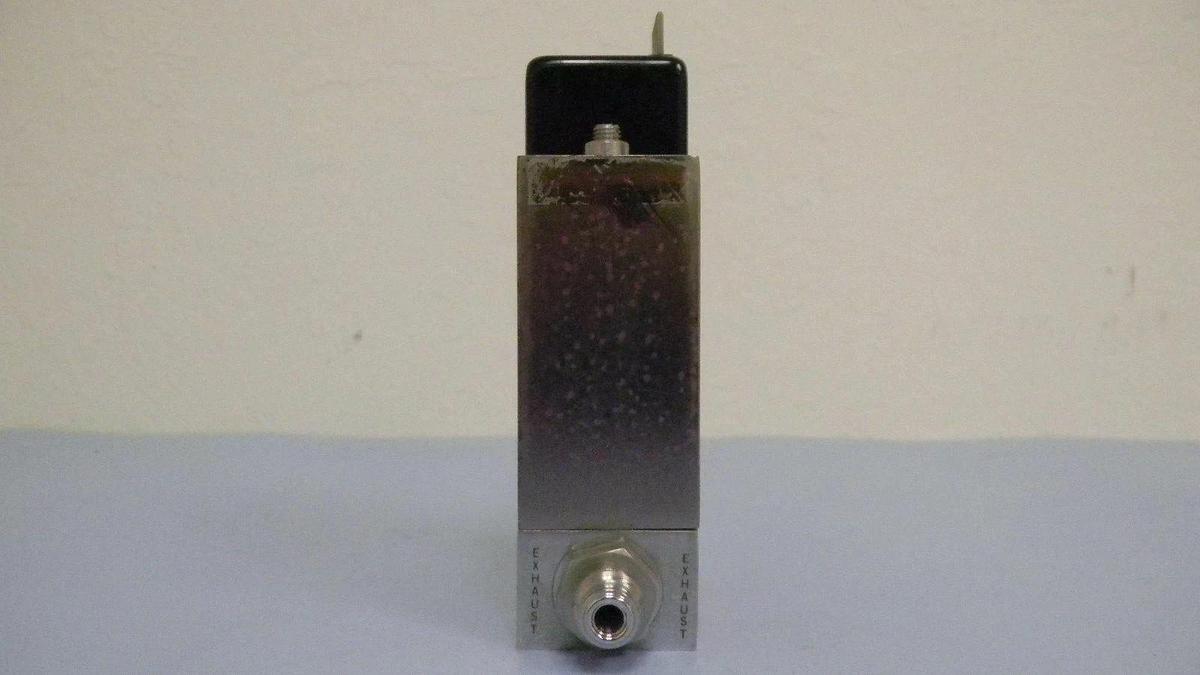 Used Unit UFC-1100A Mass Flow Controller, Gas: NH3, Range: 5SLM, 1/4" M VCR In/Out