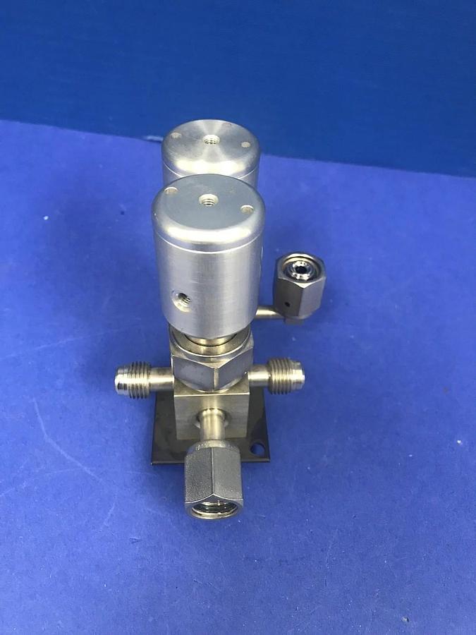 Used Swagelok SS-BNAFW4-C Valve Assembly with Double Actuators and 4 Ports, Used