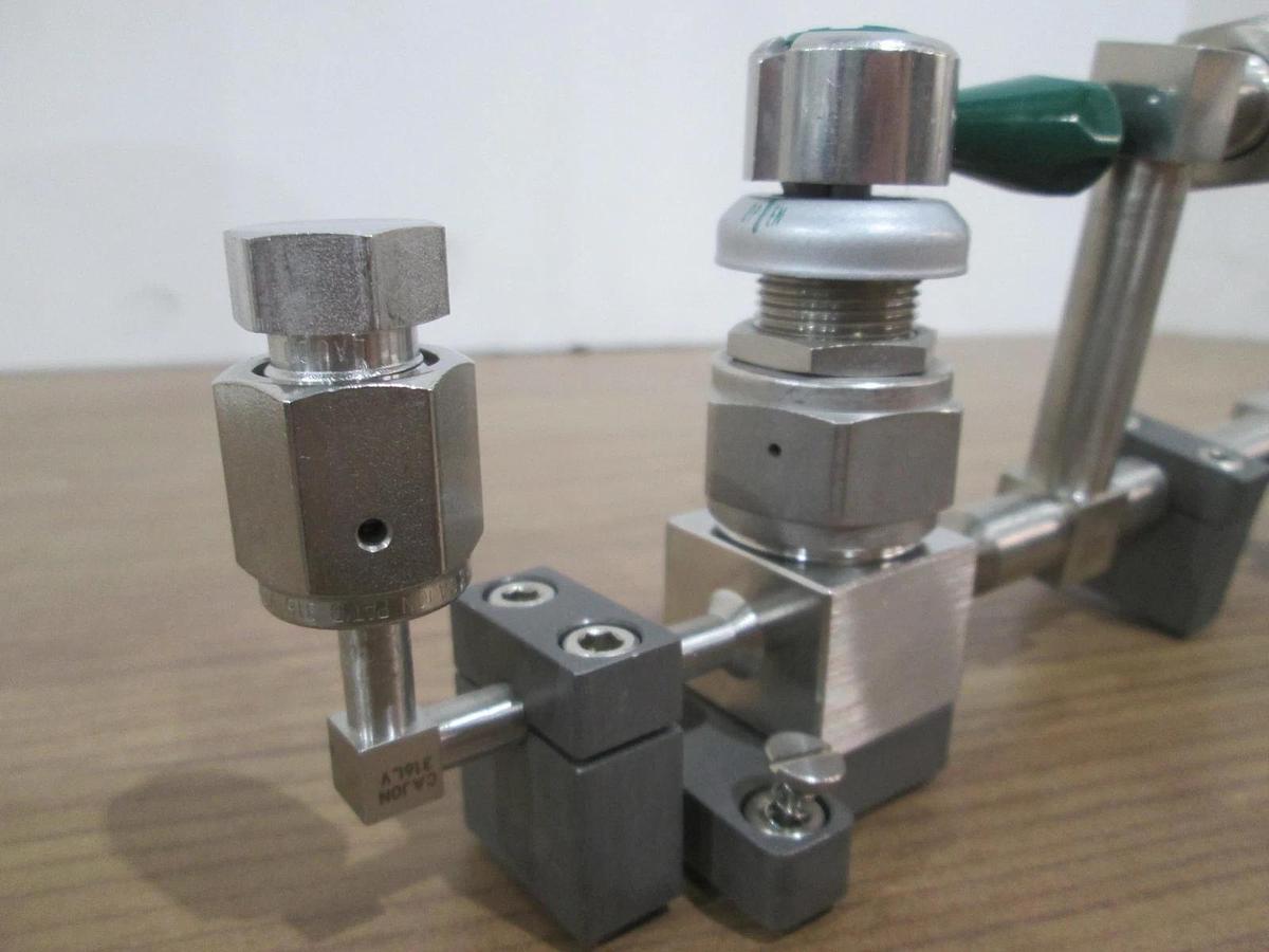 Used Swagelok 6LV-DLBW4 Manual Diaphragm Valve Assy 1/4"FVCR x 1/2"MVCR