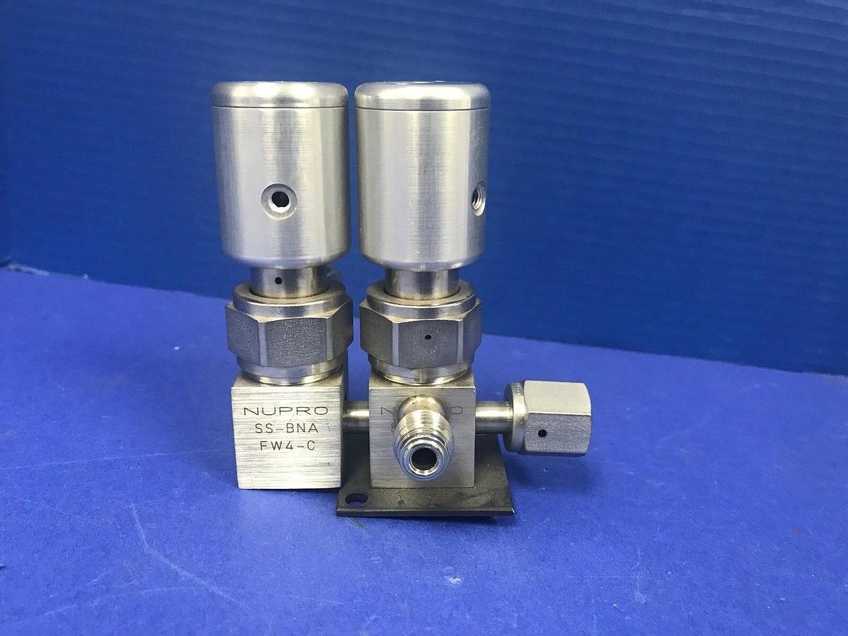 Used Swagelok SS-BNAFW4-C Valve Assembly with Double Actuators and 4 Ports, Used