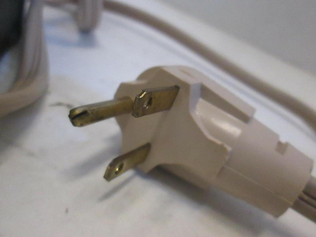 Used Magnetek, N-4 MG StepDown AutoFormer, 230V, 50/60Hz Input to Cord and Plug, Used