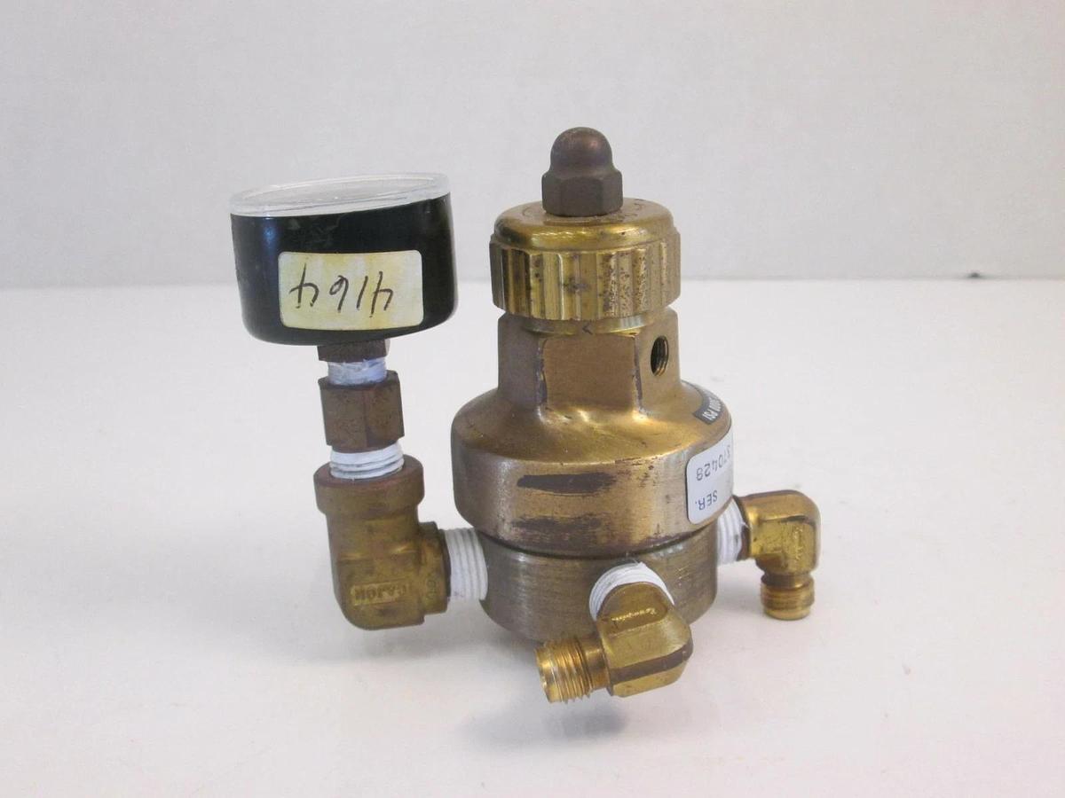 Used Veriflo Brass Regulator, IR400B250MKG, 3000 PSI w/ Gauge 0-30