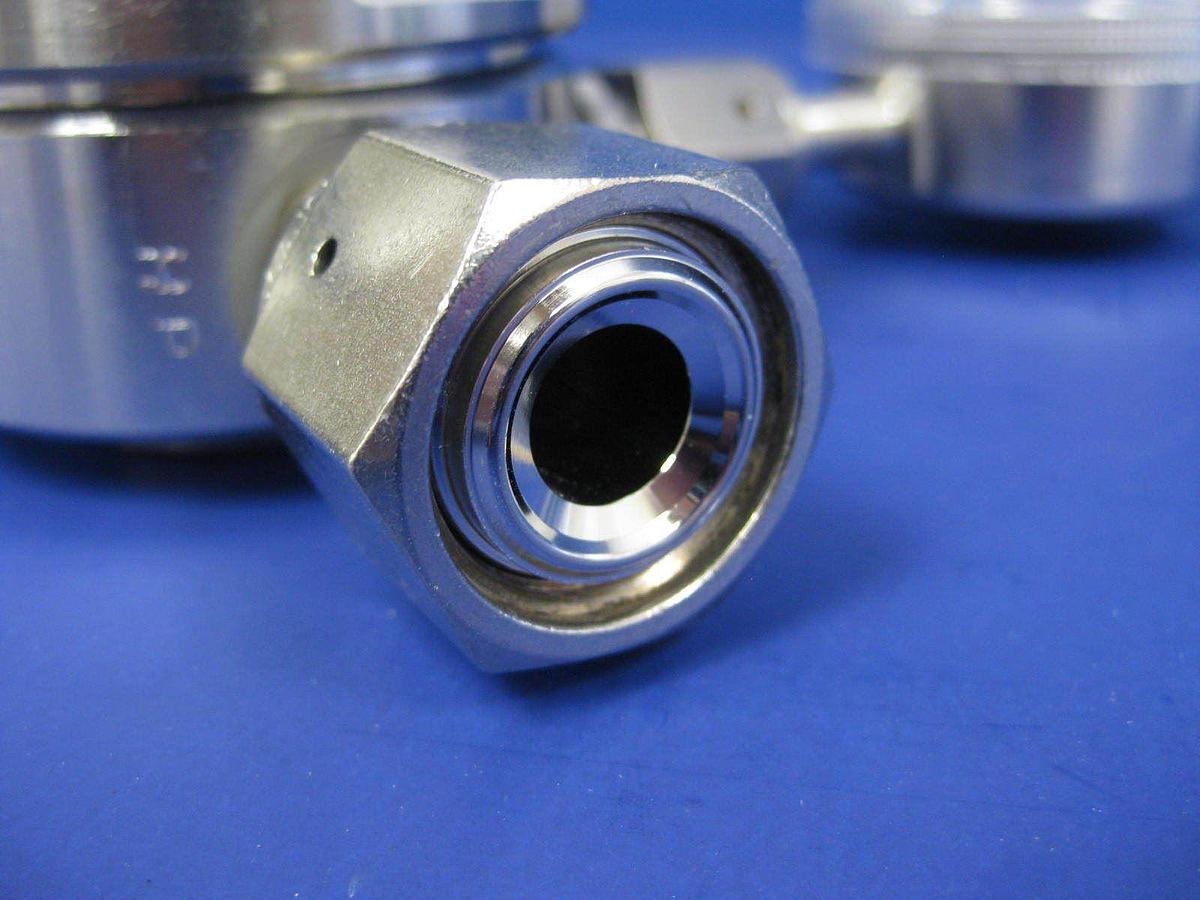 Used Aptech Regulator AP1810S 3PW FV8 FV8 w/ 0-200 psi Gauge, 1/2" FVCR Refrb