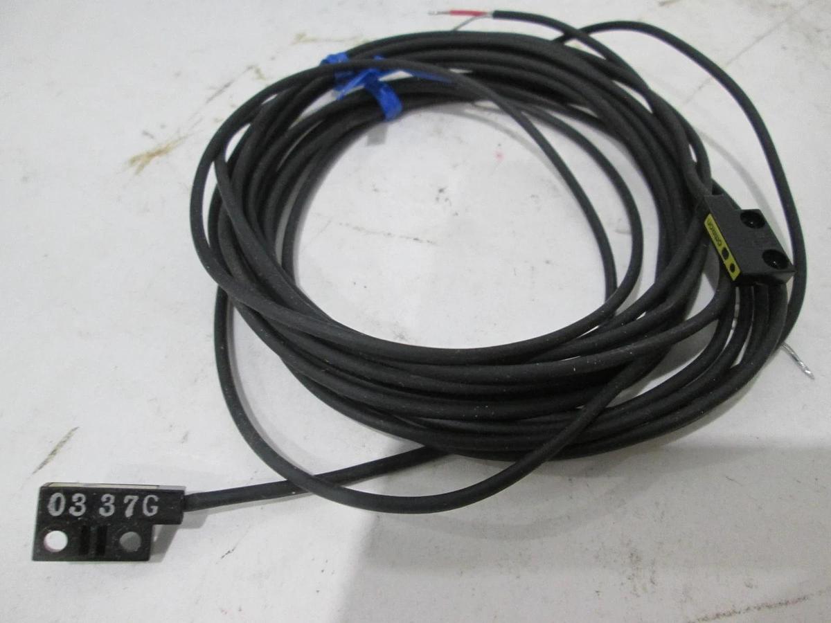 Omron, E3C-S30LT and E3C-S30DT, Photoelectric Switch, 2M, New, Lot of 2