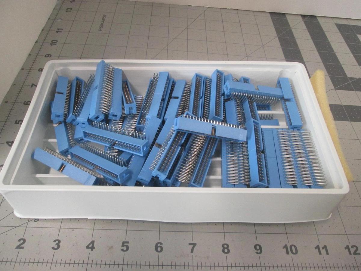 AMP, 609-4007, 40 POS, 90 Deg Male Connector, New, Lot of 50
