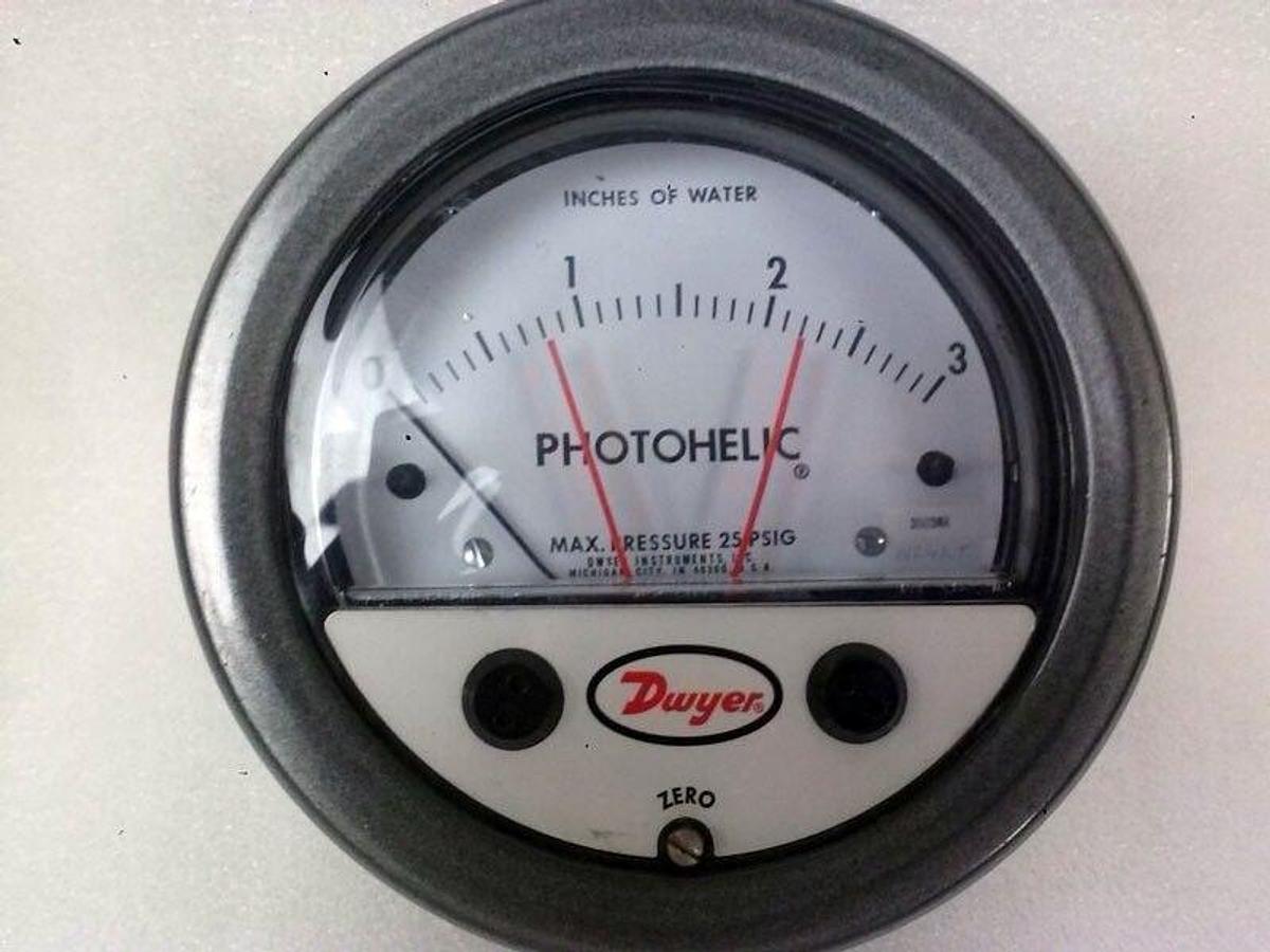 Used Dwyer 3003MR Photohelic Gauge 0 to 3 inch, Used