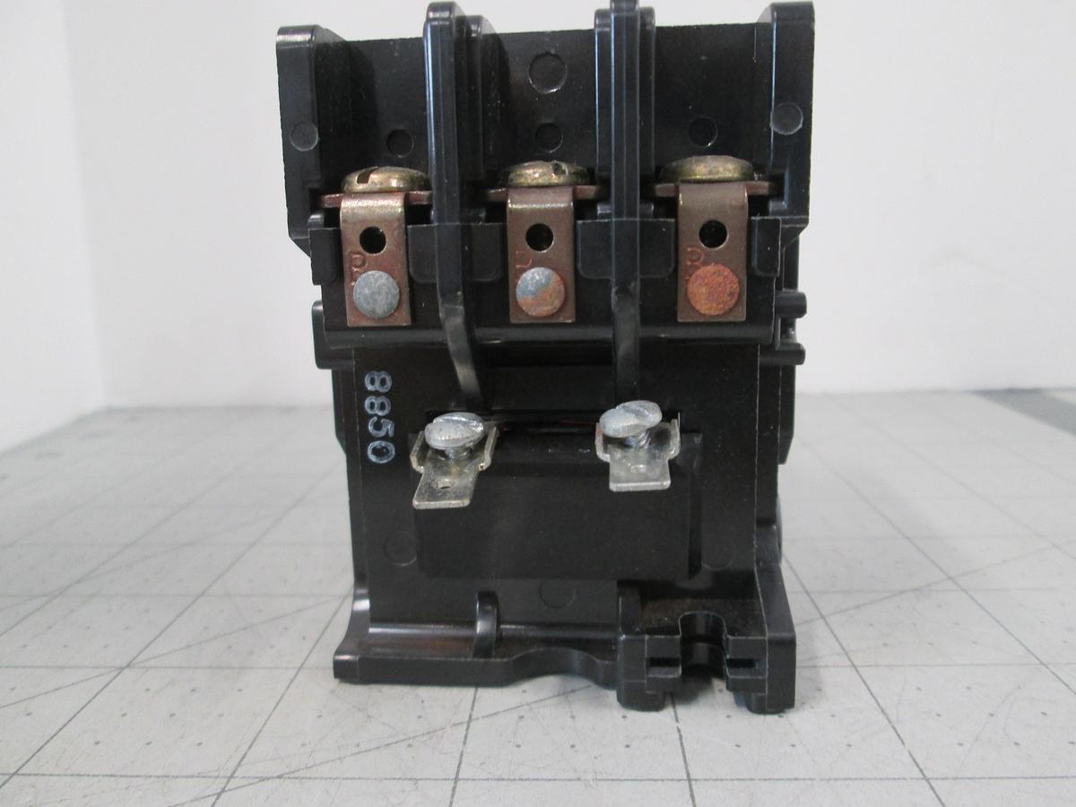 Used Telemecanique, 2200EB330EA, 3 Pole 30A 600VAC, Magnetic Contactor 24VDC
