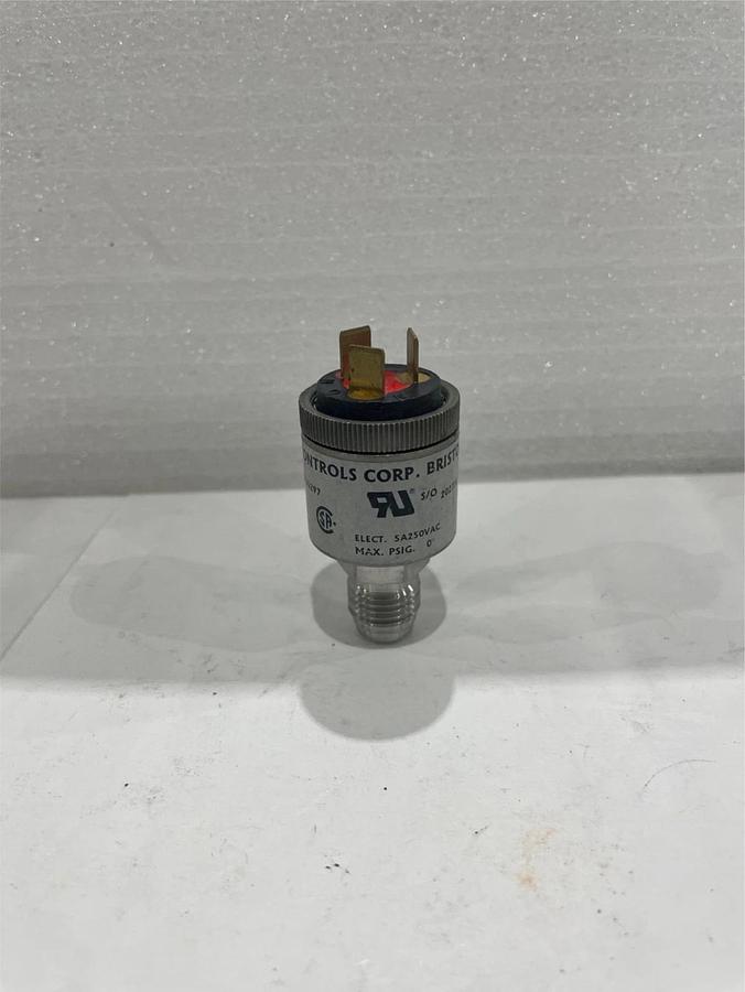 Used Whitman Controls Corp. Bristo, W117V-3H-K52TB-X30297, Vacuum Switch, Used