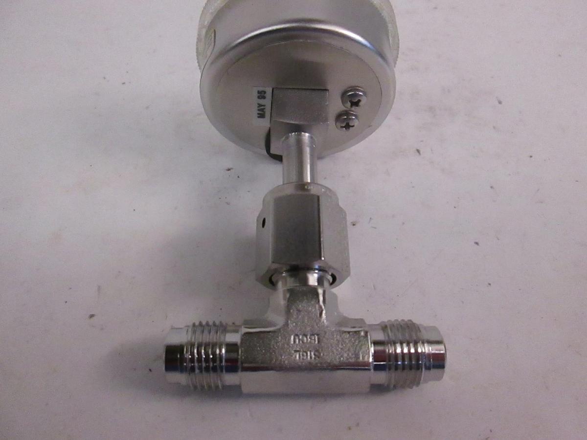 Used Span Pressure Gauge 30-0-30 psi, Bottom Tee Mount, 1/4" MVCR, Used