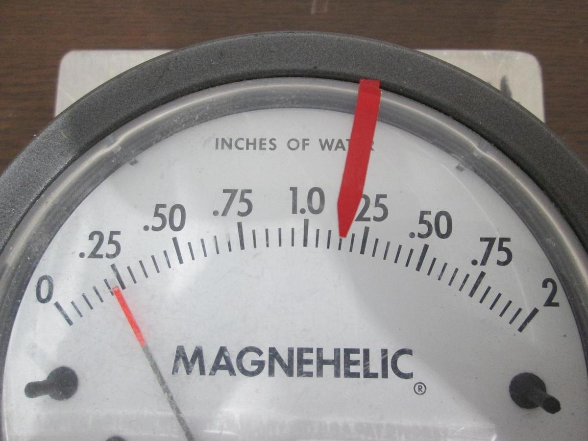 Dwyer, Magnehelic, 2002C, Pressure Gauge, 0-2" of Water, Used